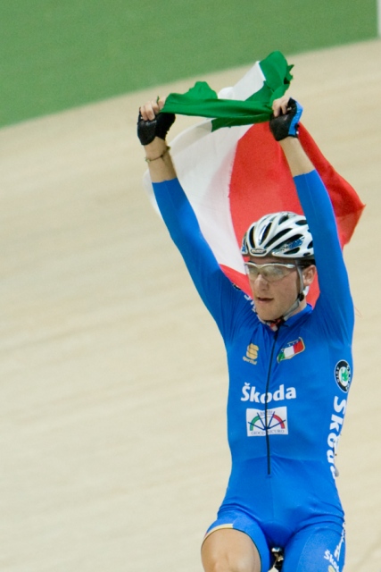 Viviani cala il tris in maglia azzurra